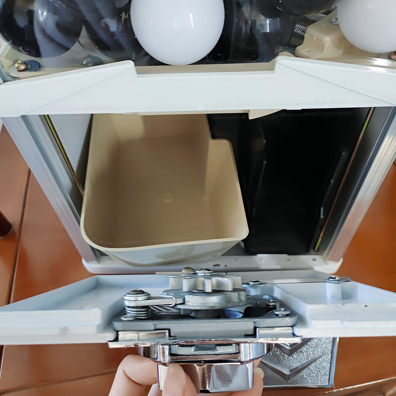 Coin-operated egg twister acti - Arcade Card Vending Machine のレビューと価格